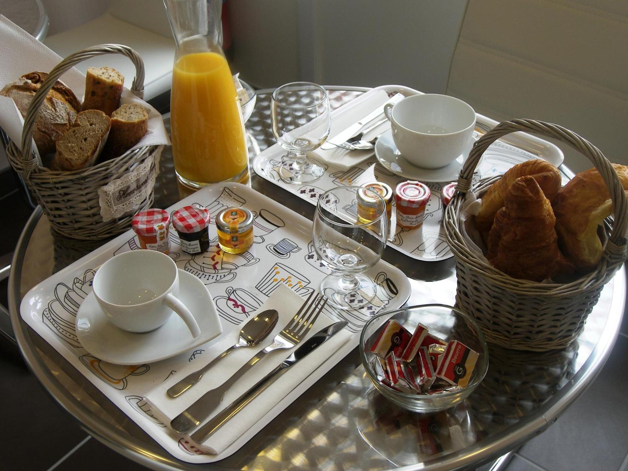 Montverdun Hostellerie Del Matin Calme מראה חיצוני תמונה